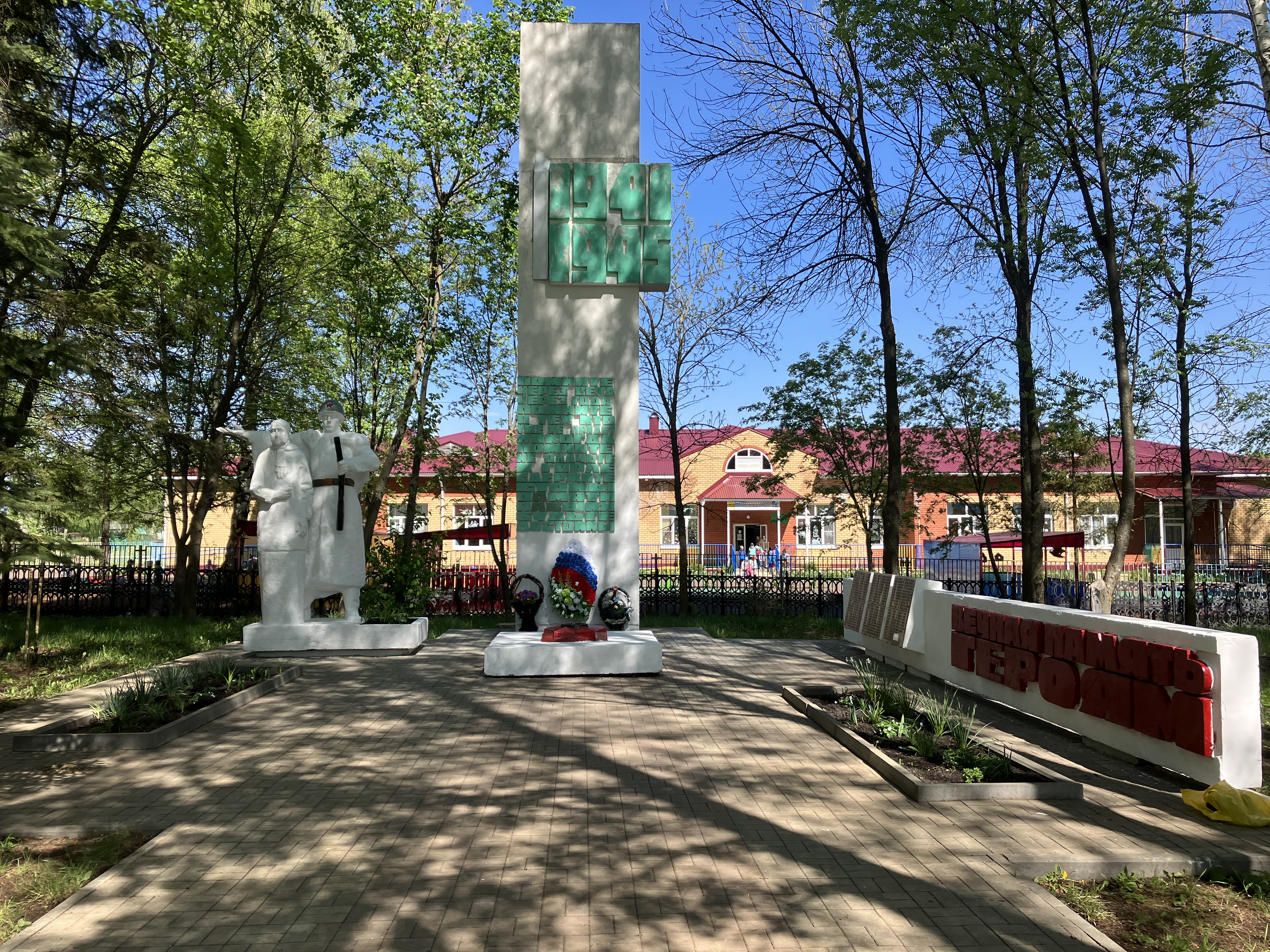 Фотографии.